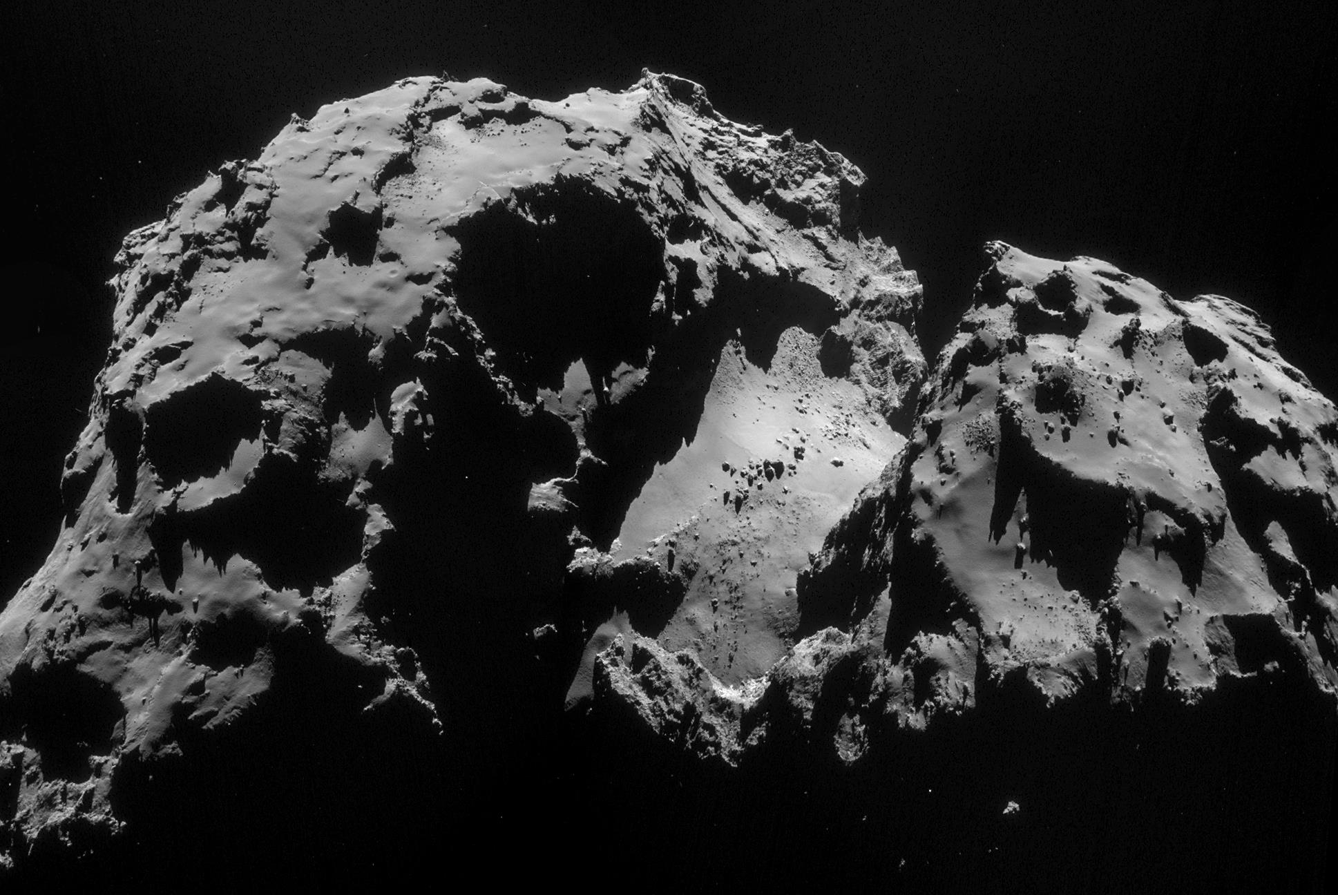 Lander in awkward spot on comet, but sends pictures