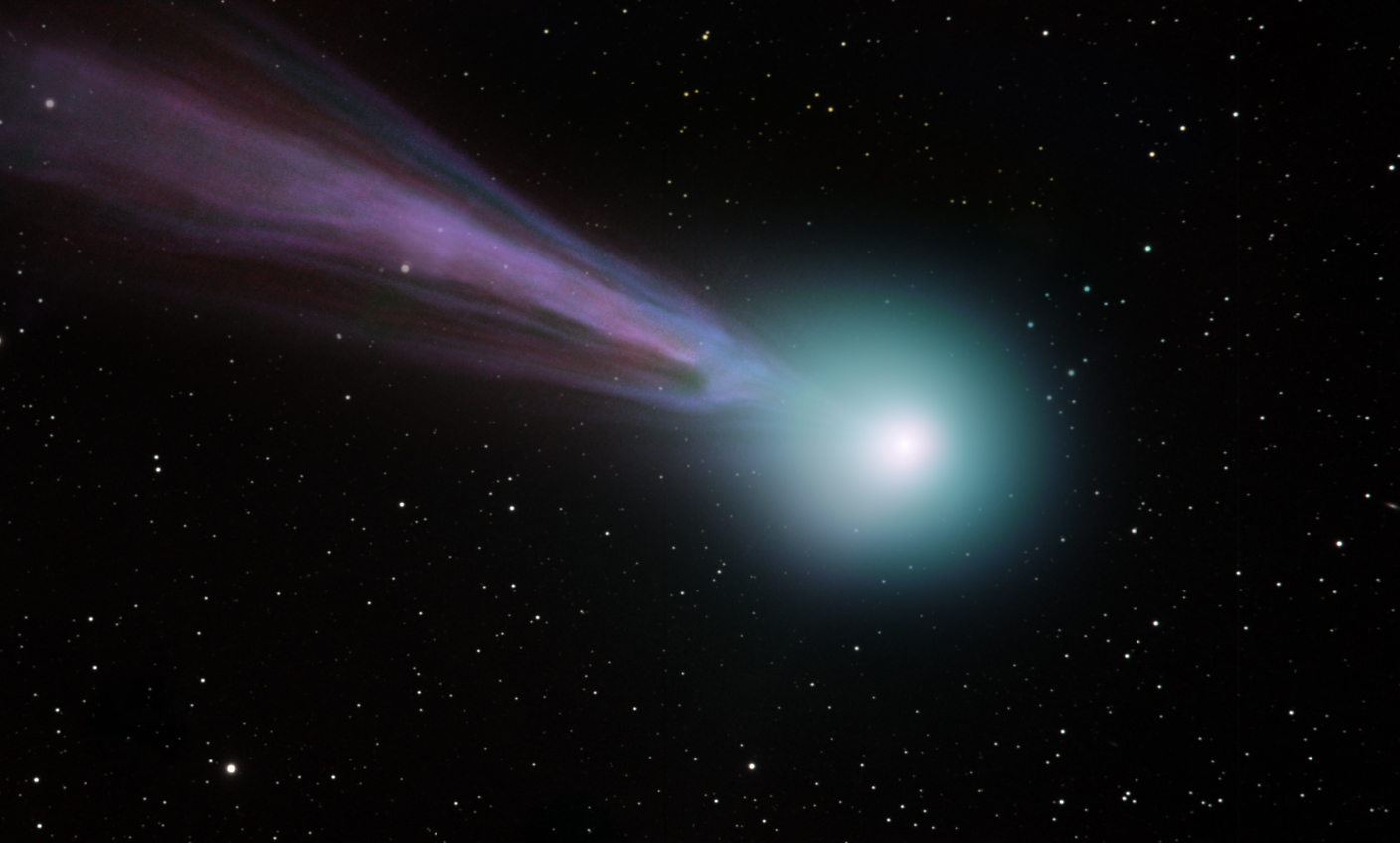 Comet Loveloy detected dumping alcohol into space