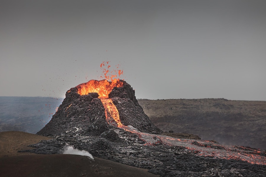 Using drones to monitor volcanoes: Researchers analyze volcanic gases with the help of ultra-lightweight sensor systems