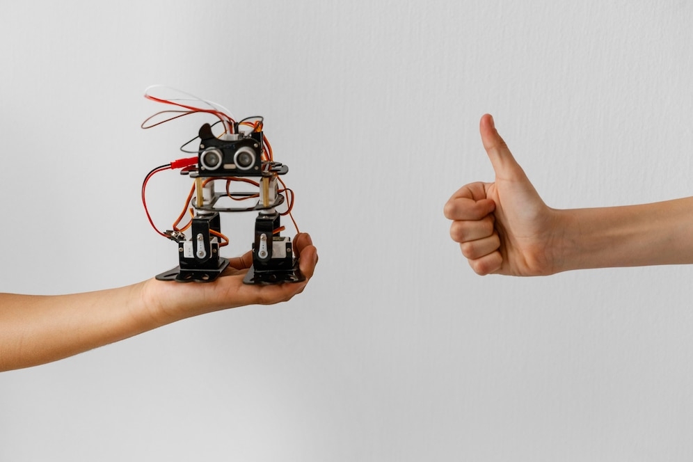 Robotic Hand Rotates Objects Using Touch Not Vision Robotic Hand Rotates Objects Using Touch Not Vision