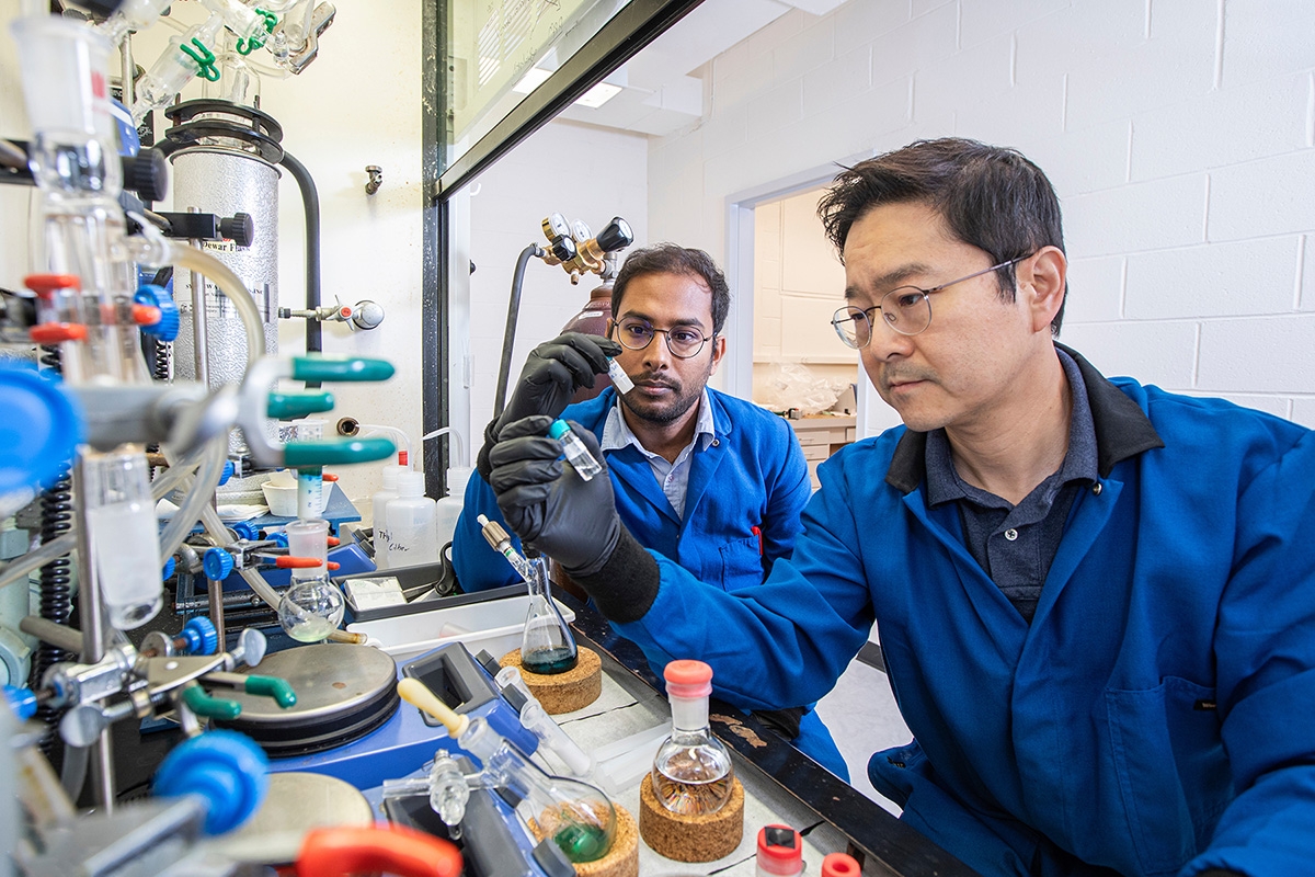 Two in one: FSU researchers develop polymer that can be adapted to high and low temperature extremes