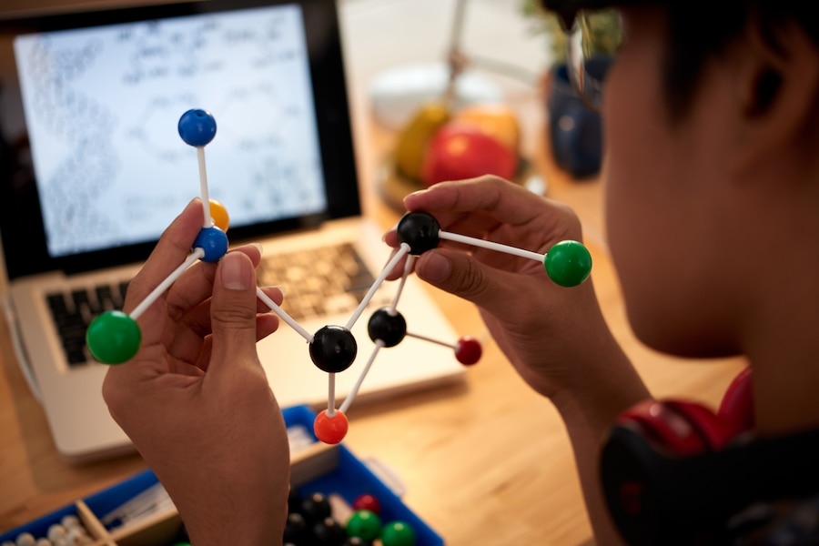 Researchers dynamically tune friction in graphene
