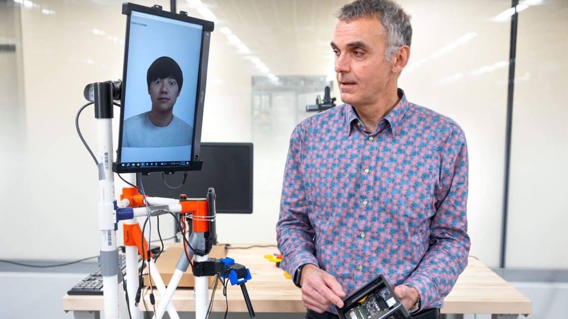 Robot stand-in mimics your movements in VR