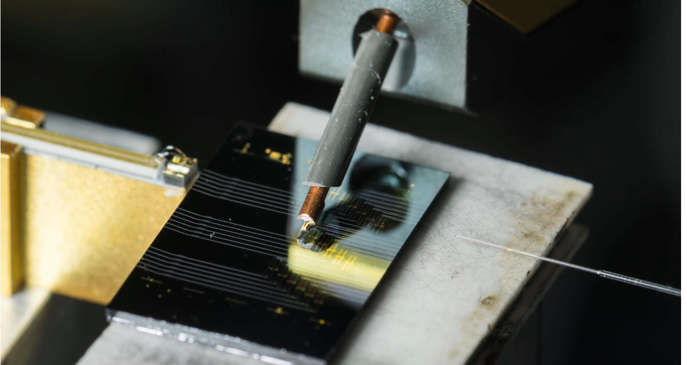 Lasers developed at the University of Rochester offer a new path for on-chip frequency comb generators.