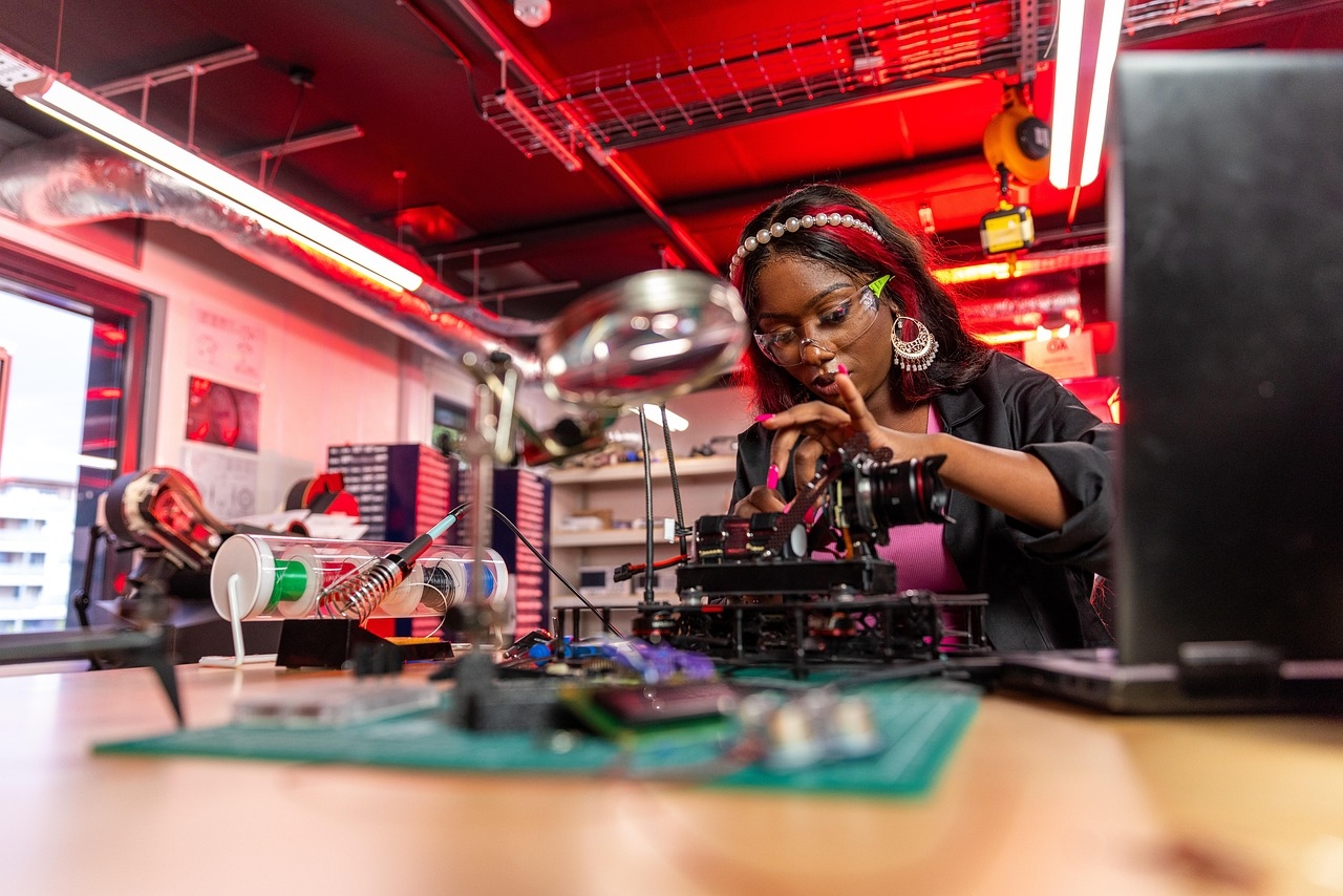 UTEP Engineers Model Electric Grid Demand for EVs to Charge While in Motion