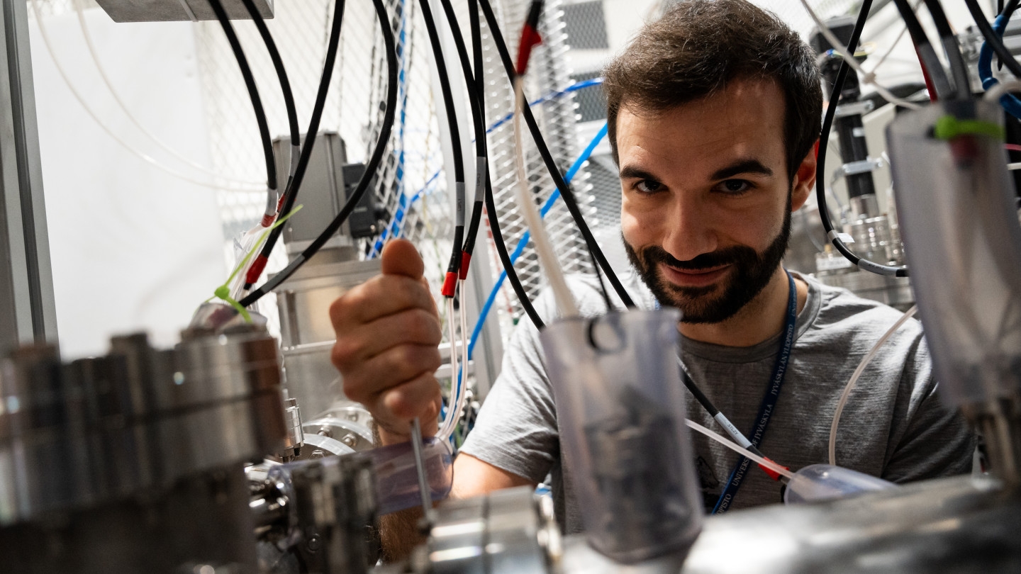 A new feature discovered in radioactive lanthanum isotopes