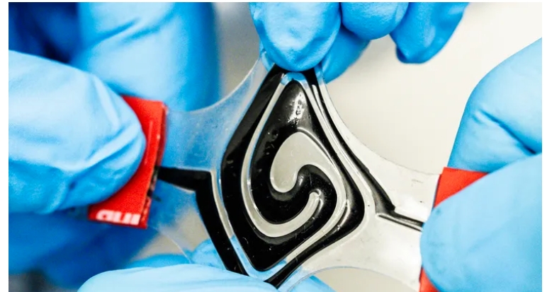 A fluid battery that can take any shape