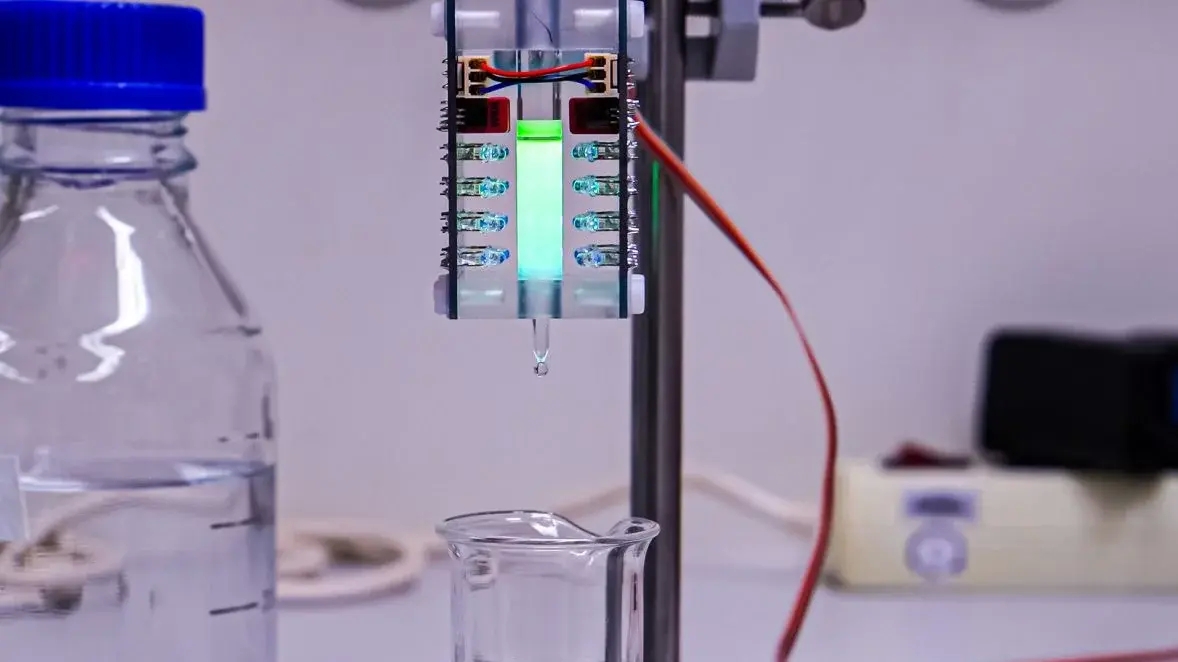 A method to purify proteins with light