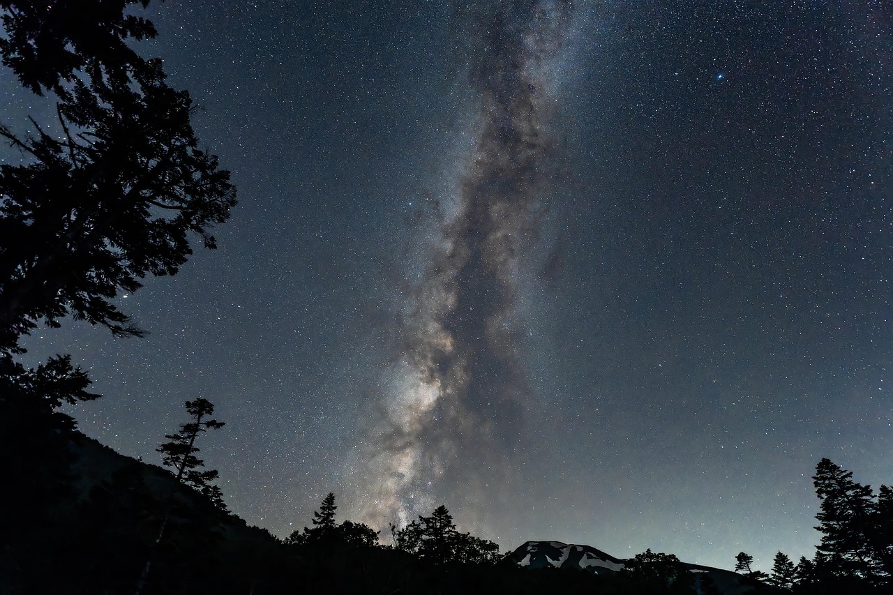 ‘Ice in a Volcano’ Reveals Age of Gas Cloud at Milky Way’s Center