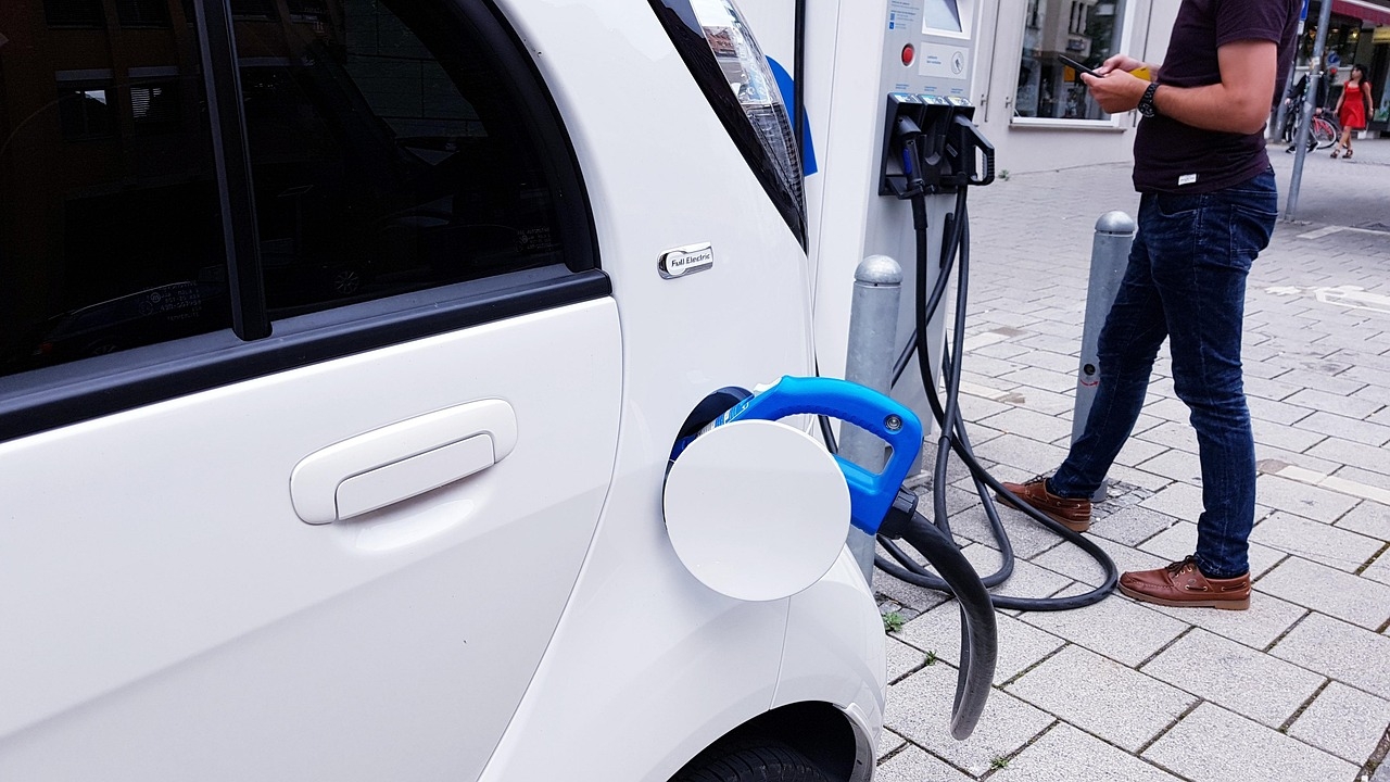 Solar-powered charging: Self-charging supercapacitors developed